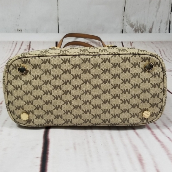 MICHAEL KORS Jet Set LG Pkt Tote w/Matching Wallet - Picture 4 of 8